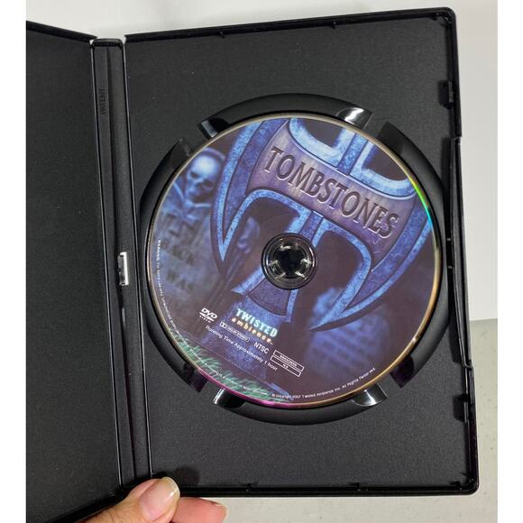 Tombstones Humorours Epitaphs Interrupted by Undead Occupants Halloween DVD - Picture 4 of 6